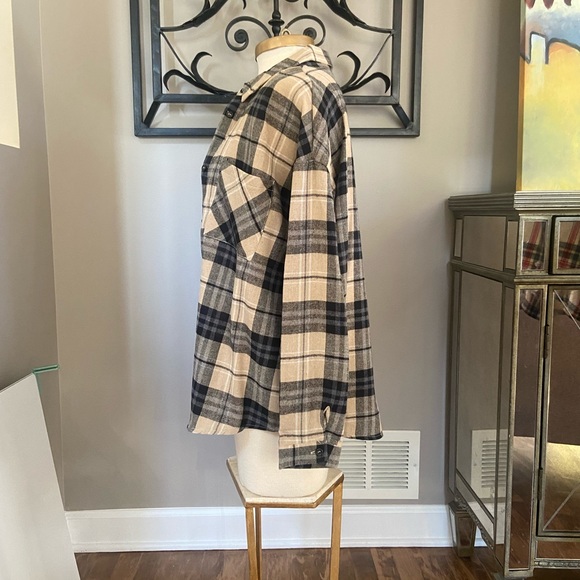 Davi & Dani Flannel Shirt - Picture 2 of 4